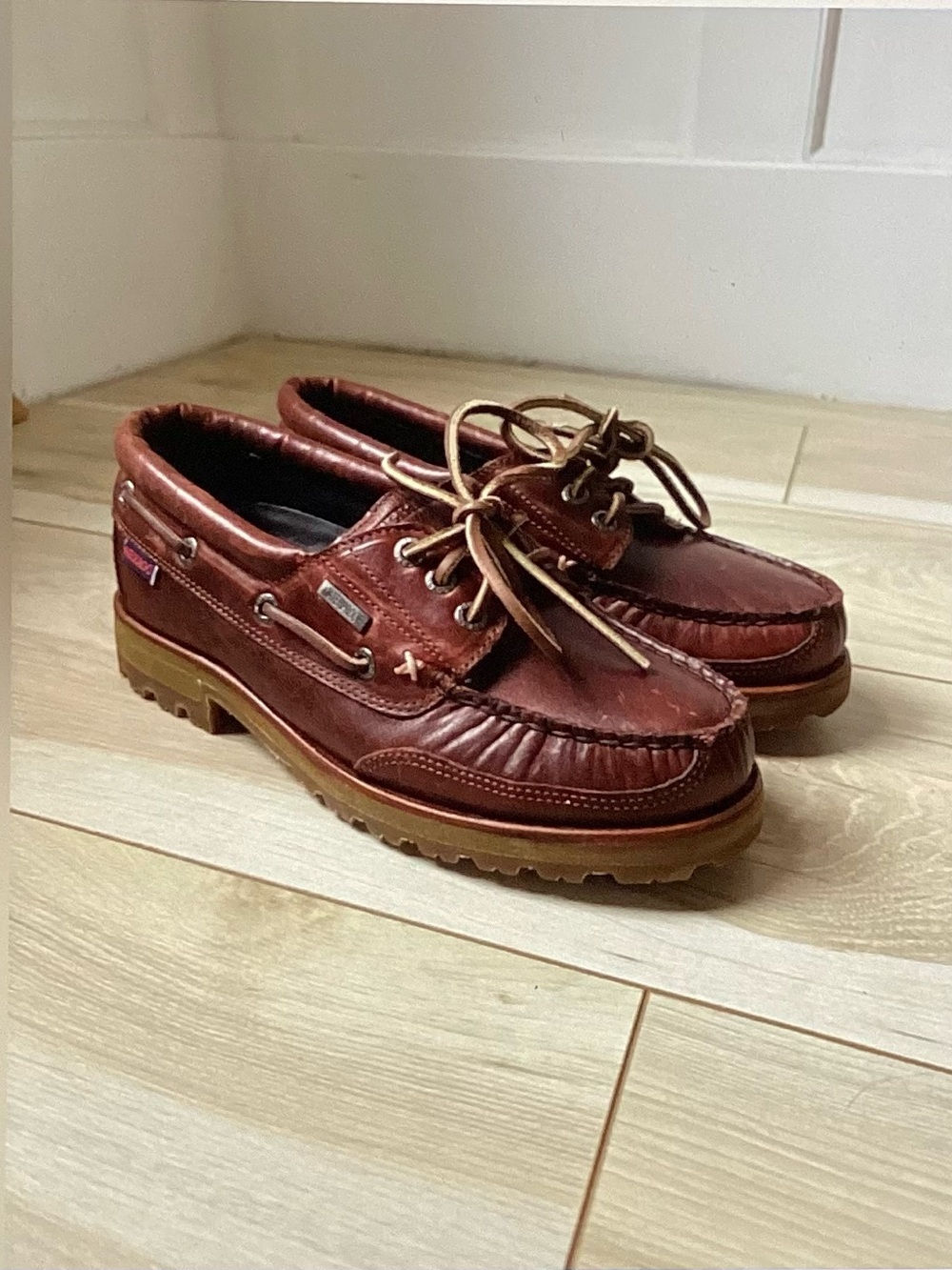 Reposhed-classic woman’s boat shoes in brown leather sebago